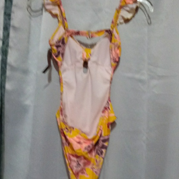 No boundaries one piece bathingsuit - Picture 3 of 4